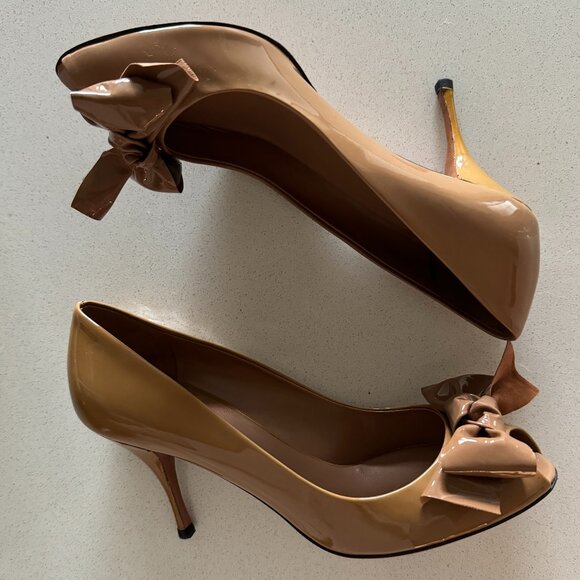 MIU MIU Brown Patent Leather Peep Toe Heel with Bow - Picture 1 of 4